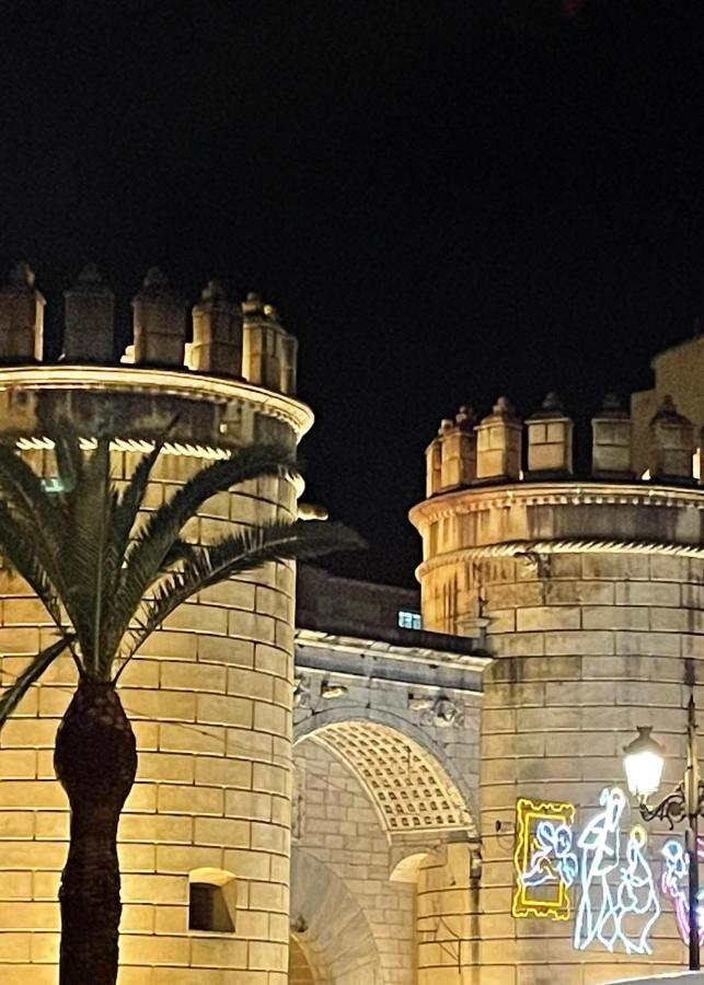 Alojamientos Puerta Palma Con Vistas Y Parking バダホス エクステリア 写真